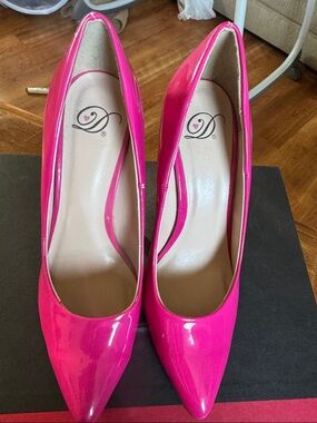 Delicious Hot Pink Patent Pointed-Toe Pumps